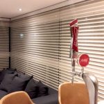 Cortina Luminoflex em espaço para receber amigos