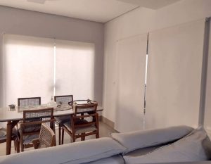 Cortina Rolo Tela Solar na sala de jantar