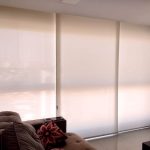 Cortina Rolo Tela Solar na sala de estar